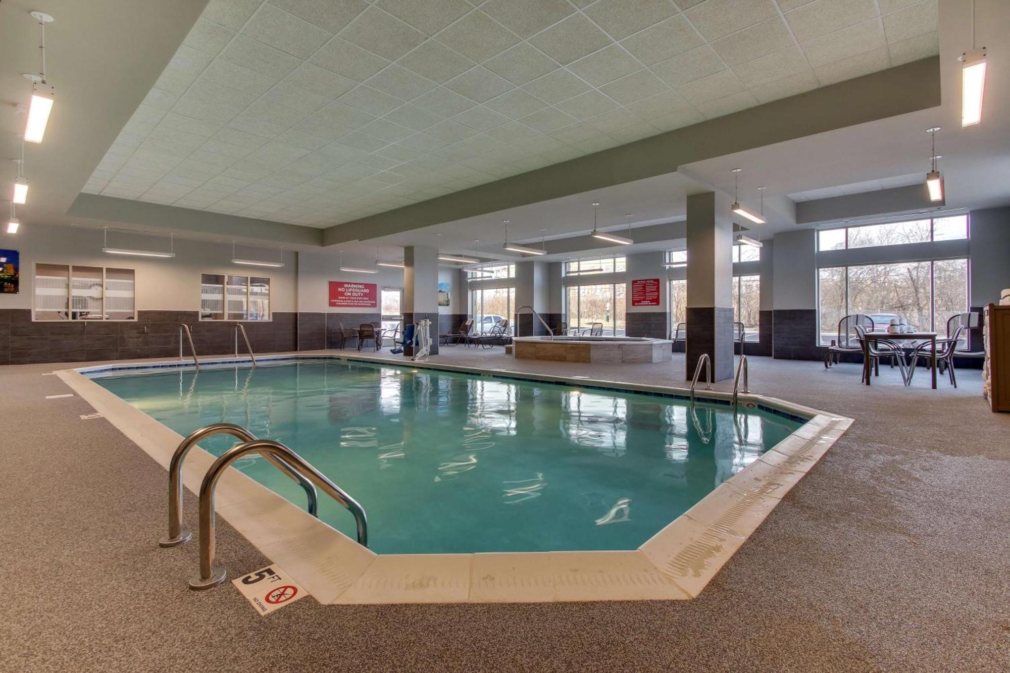 Drury Inn & Suites Columbus Polaris ภายนอก รูปภาพ