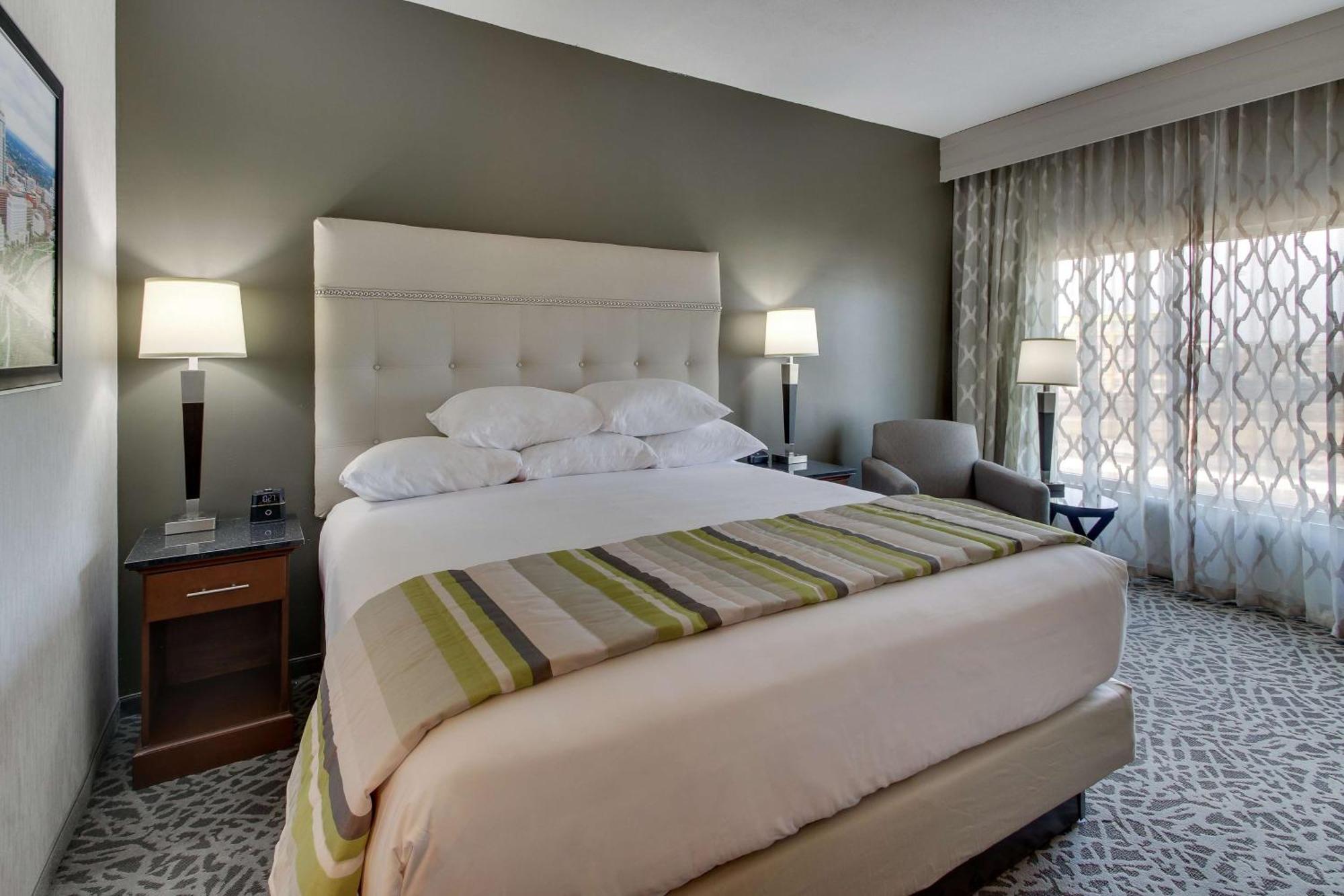 Drury Inn & Suites Columbus Polaris ภายนอก รูปภาพ